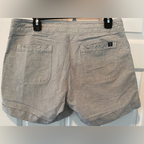 Womens North Face Wonder Free Graphite and Grey Strip Shorts NWT Size 10 - Picture 6 of 9